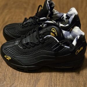 Nike Black and Gold Men's Sneakers